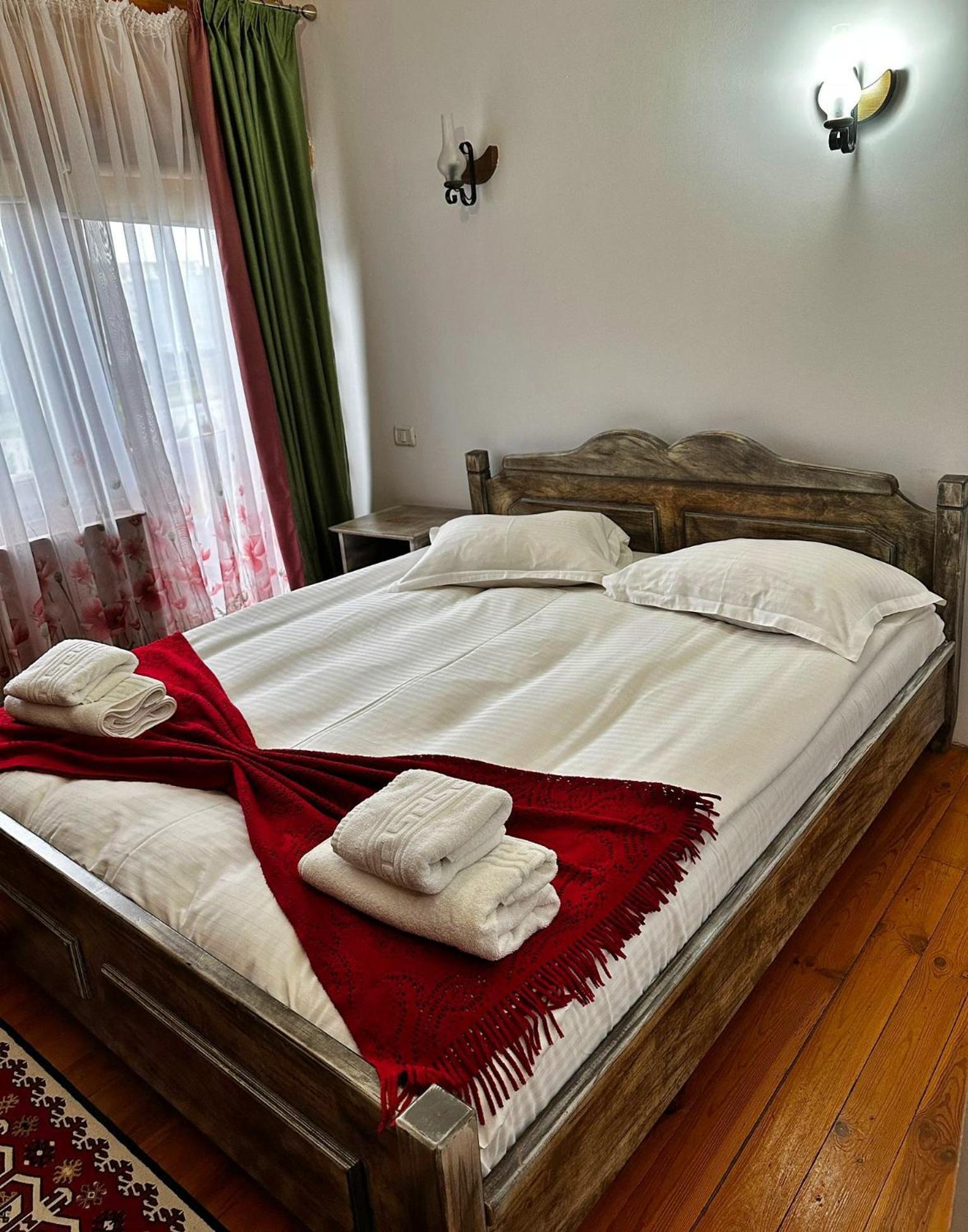 Domeniul Haiducilor Bucovina Suceava Exterior foto
